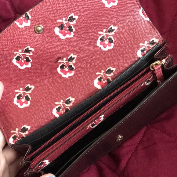 Burgundy Coach wallet - Picture 3 of 3
